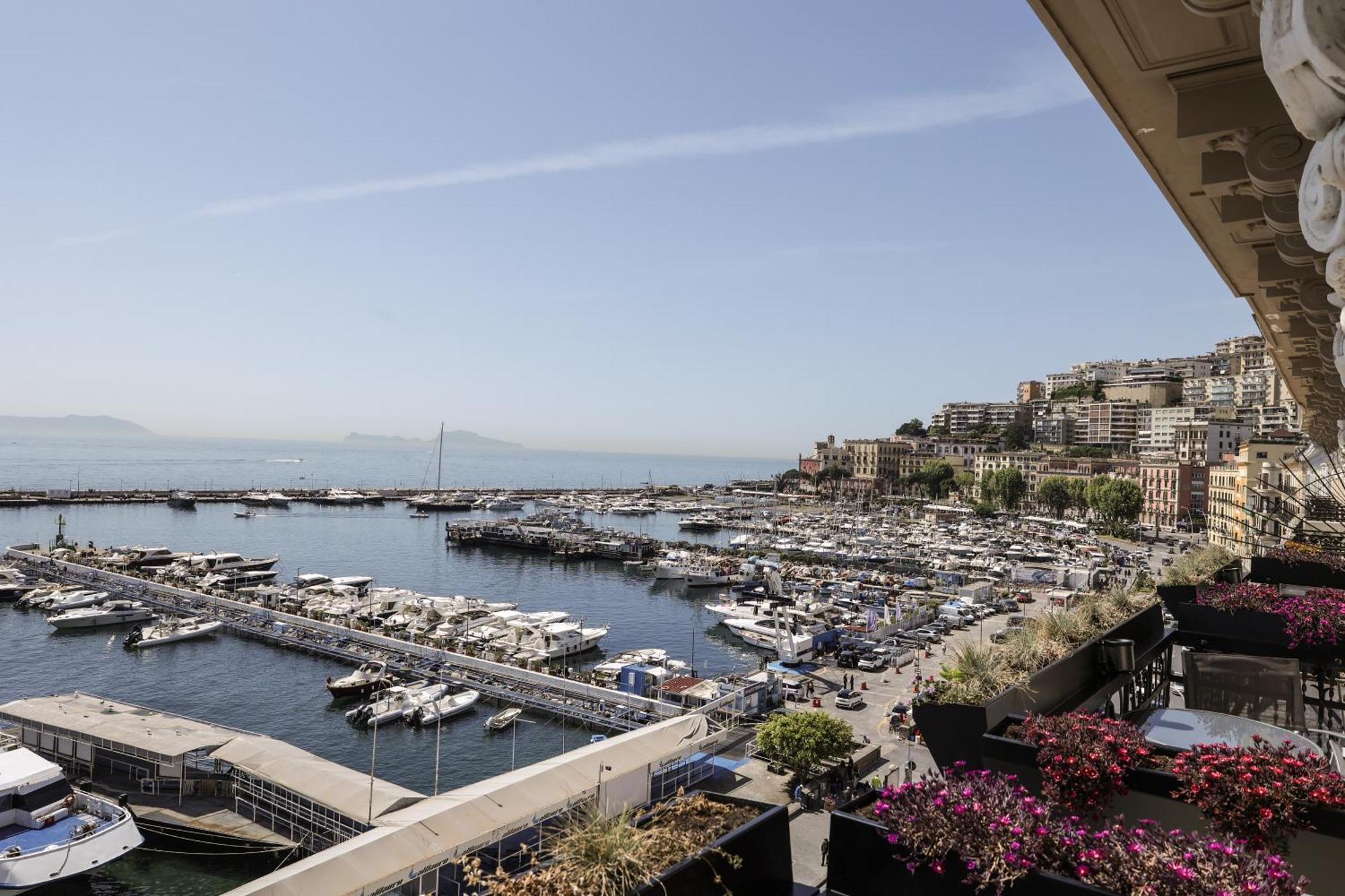 Demetra Luxury Suites Naples Exterior photo
